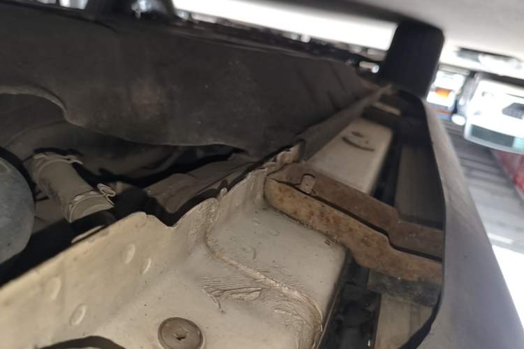 Used Geely Auto Emgrand X7 Sport 2020 1.8TD DCT Two-Wheel Drive Zhiya Model Left Side Sill