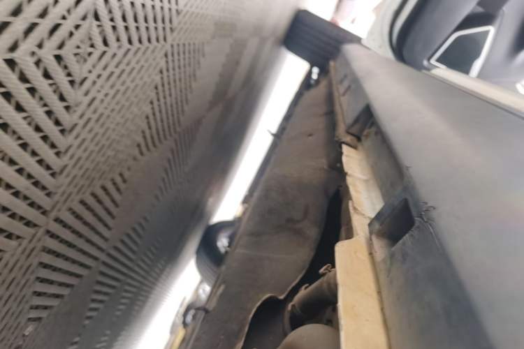 Used Geely Auto Emgrand X7 Sport 2020 1.8TD DCT Two-Wheel Drive Smart Connect 4G-Enabled Version Left Side Sill