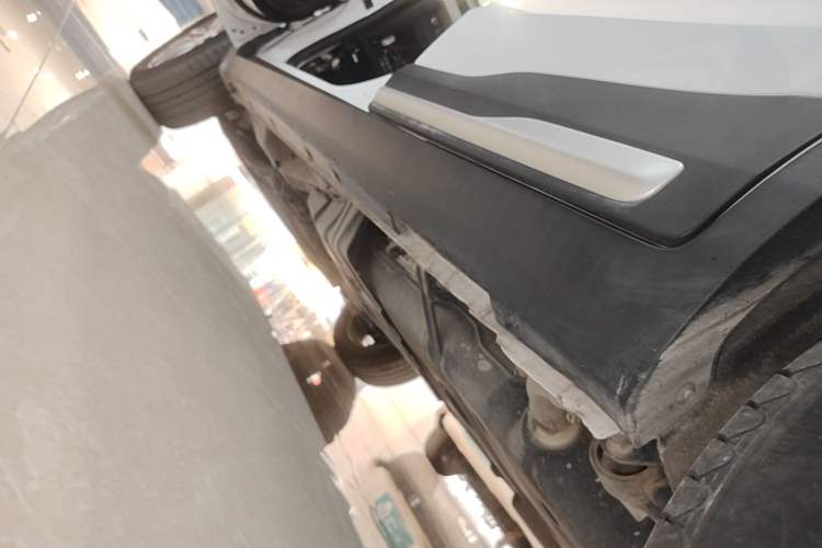 Used Geely Auto Emgrand X7 Sport 2020 1.8TD DCT Two-Wheel Drive Smart Connect 4G-Enabled Version Left Side Sill