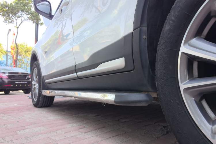 Used Geely Auto Emgrand X7 Sport 2020 1.8TD DCT Two-Wheel Drive Zhiya Model Left Side Sill