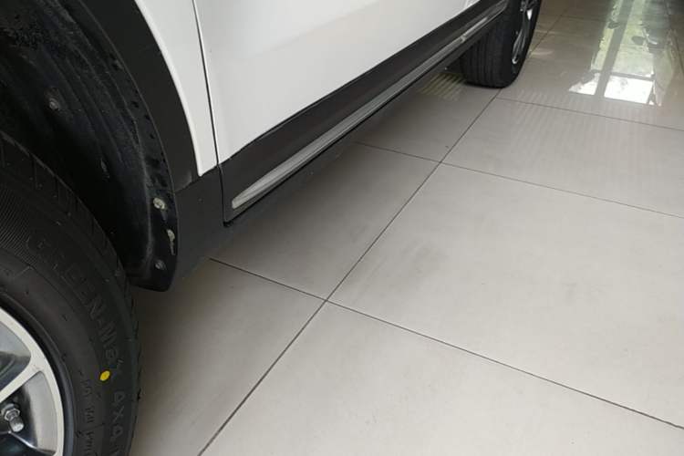 Used Geely Auto Emgrand X7 Sport 2020 1.8TD DCT Two-Wheel Drive Smart Connect 4G-Enabled Version Left Side Sill