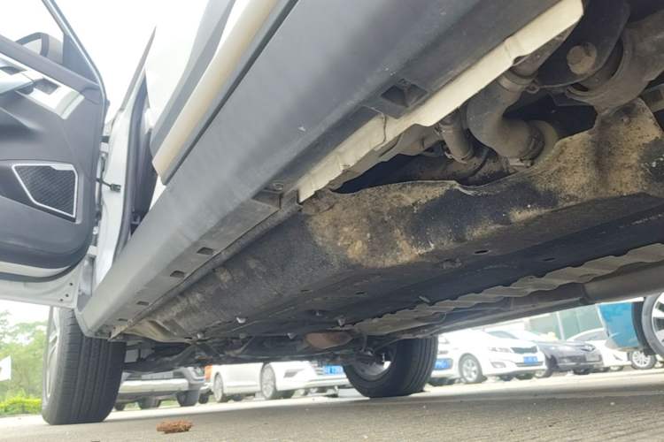 Used Geely Auto Emgrand X7 Sport 2020 1.8TD Manual Two-Wheel Drive Zhiya Model Left Side Sill