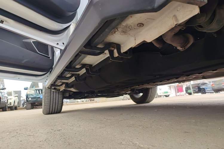 Used Geely Auto Emgrand X7 Sport 2020 1.8TD DCT Two-Wheel Drive Zhiya Model Left Side Sill