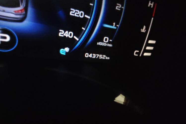 Used Geely Auto Emgrand X7 Sport 2020 1.8TD DCT Two-Wheel Drive Smart Connect 4G-Enabled Version Odometer Close Up