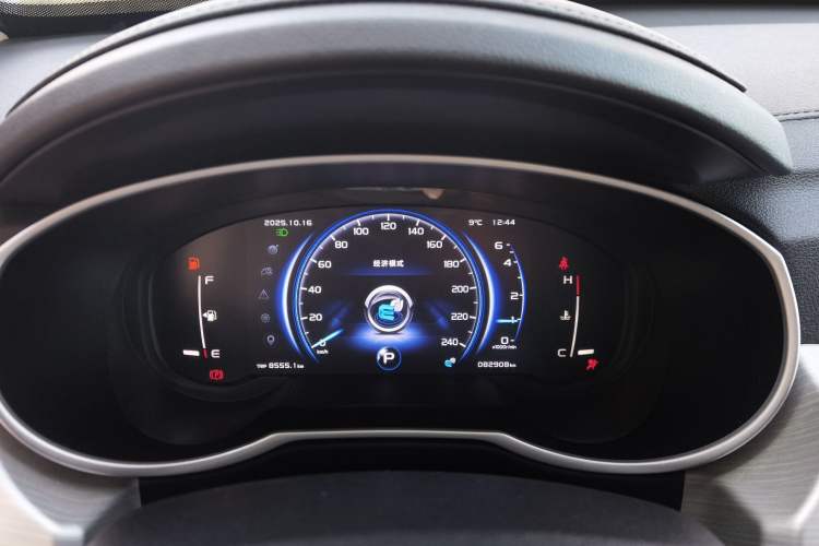 Used Geely Auto Emgrand X7 Sport 2020 1.8TD DCT Two-Wheel Drive Smart Connect 4G-Enabled Version Odometer Close Up