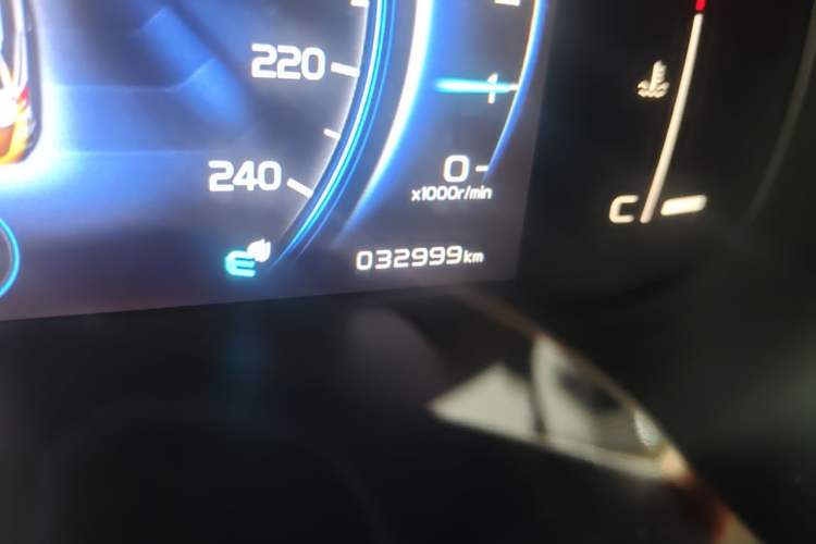 Used Geely Auto Emgrand X7 Sport 2020 1.8TD DCT Two-Wheel Drive Smart Connect 4G-Enabled Version Odometer Close Up