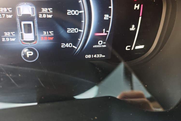 Used Geely Auto Emgrand X7 Sport 2020 1.8TD DCT Two-Wheel Drive Zhiya Model Odometer Close Up