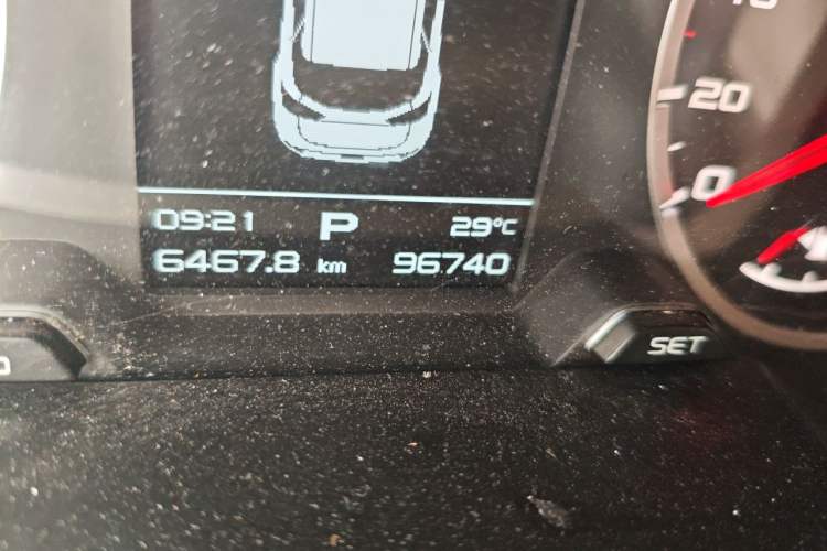 Used Geely Auto Emgrand X7 Sport 2020 1.8TD DCT Two-Wheel Drive Zhiya Model Odometer Close Up