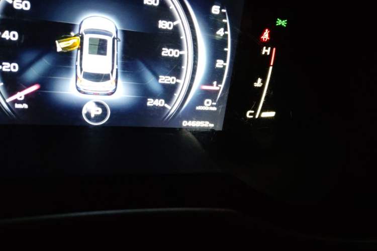 Used Geely Auto Emgrand X7 Sport 2020 1.8TD DCT Two-Wheel Drive Smart Connect 4G-Enabled Version Odometer Close Up