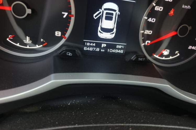 Used Geely Auto Emgrand X7 Sport 2020 1.8TD DCT Two-Wheel Drive Zhiya Model Odometer Close Up