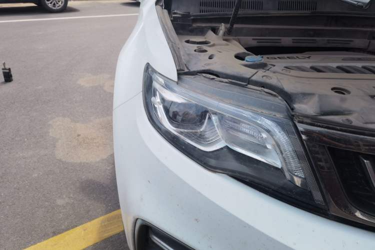 Used Geely Auto Emgrand X7 Sport 2020 1.8TD DCT Two-Wheel Drive Smart Connect 4G-Enabled Version Right Front Headlight