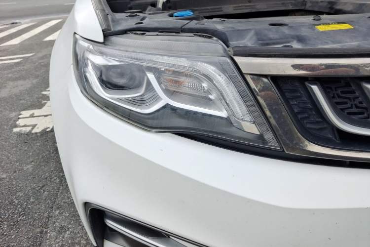 Used Geely Auto Emgrand X7 Sport 2020 1.8TD DCT Two-Wheel Drive Smart Connect 4G-Enabled Version Right Front Headlight