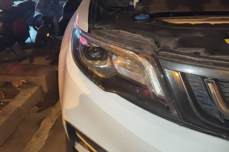 Used Geely Auto Emgrand X7 Sport 2020 1.8TD DCT Two-Wheel Drive Smart Connect 4G-Enabled Version Right Front Headlight