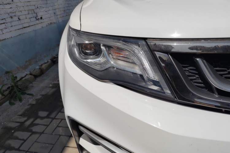 Used Geely Auto Emgrand X7 Sport 2020 1.8TD DCT Two-Wheel Drive Smart Connect 4G-Enabled Version Right Front Headlight