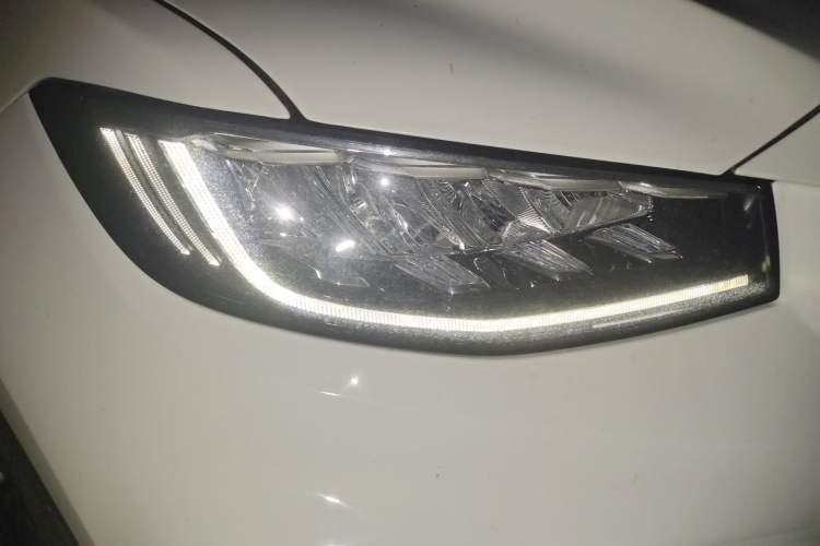 Used Geely Auto Emgrand X7 Sport 2020 1.5TD Automatic Smart Connect PRO Right Front Headlight