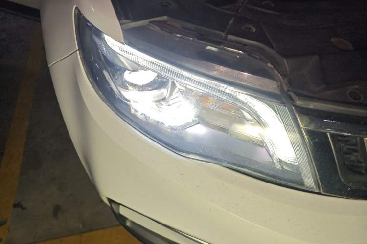 Used Geely Auto Emgrand X7 Sport 2020 1.8TD DCT Two-Wheel Drive Smart Connect 4G-Enabled Version Right Front Headlight