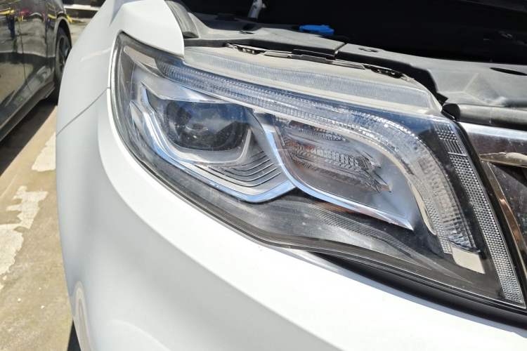 Used Geely Auto Emgrand X7 Sport 2020 1.8TD DCT Two-Wheel Drive Smart Connect 4G-Enabled Version Right Front Headlight