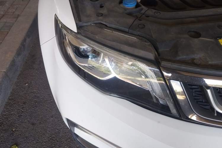 Used Geely Auto Emgrand X7 Sport 2020 1.8TD DCT Two-Wheel Drive Smart Connect 4G-Enabled Version Right Front Headlight