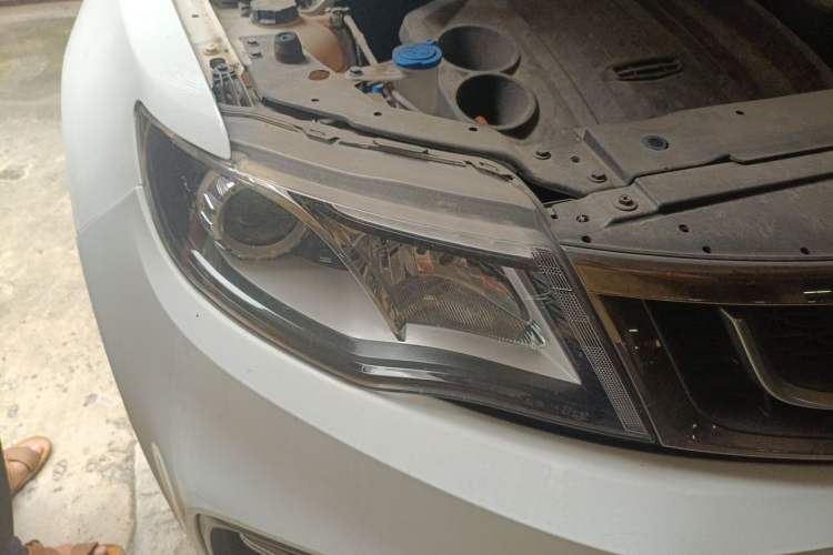 Used Geely Auto Emgrand X7 Sport 2020 1.8TD Manual Two-Wheel Drive Elite Version Right Front Headlight