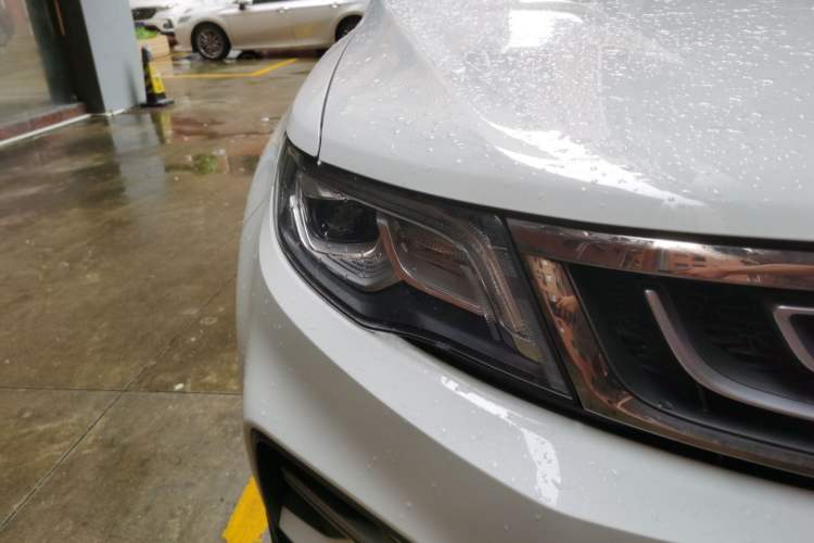 Used Geely Auto Emgrand X7 Sport 2020 1.8TD DCT Two-Wheel Drive Smart Connect 4G-Enabled Version Right Front Headlight