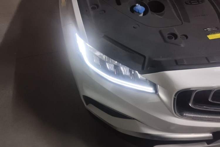 Used Geely Auto Emgrand X7 Sport 2020 1.8TD DCT ZhiZun PRO Right Front Headlight