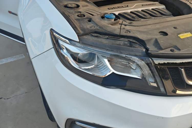 Used Geely Auto Emgrand X7 Sport 2020 1.8TD DCT Two-Wheel Drive Zhiya Model Right Front Headlight