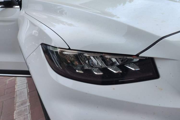 Used Geely Auto Emgrand X7 Sport 2020 1.5TD Automatic Smart Connect PRO Right Front Headlight