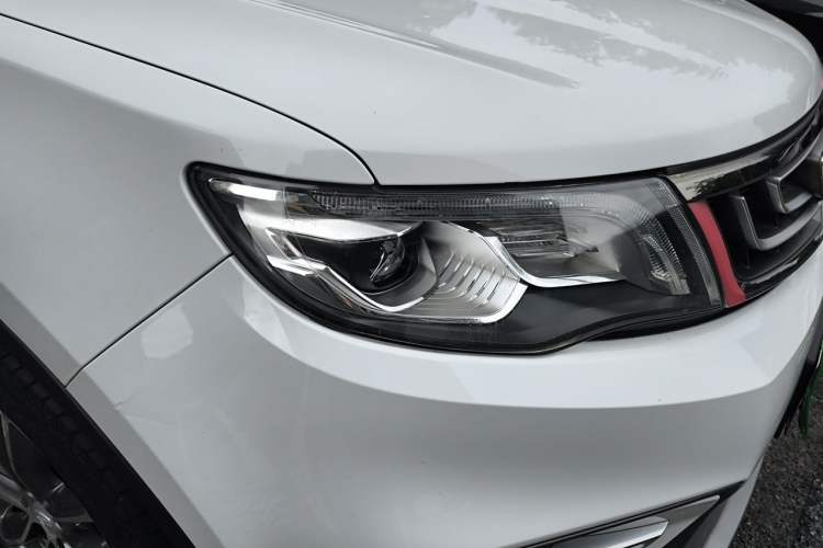 Used Geely Auto Emgrand X7 Sport 2020 1.8TD DCT Two-Wheel Drive Smart Connect 4G-Enabled Version Right Front Headlight