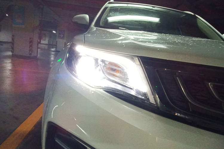 Used Geely Auto Emgrand X7 Sport 2020 1.8TD DCT Two-Wheel Drive Smart Connect 4G-Enabled Version Right Front Headlight