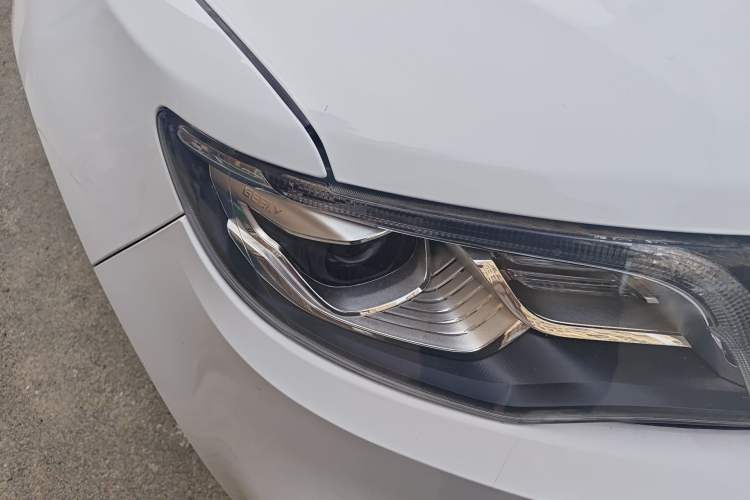 Used Geely Auto Emgrand X7 Sport 2020 1.8TD DCT Two-Wheel Drive Smart Connect 4G-Enabled Version Right Front Headlight