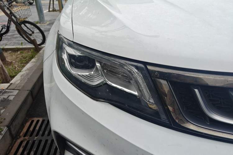 Used Geely Auto Emgrand X7 Sport 2020 1.8TD DCT Two-Wheel Drive Smart Connect 4G-Enabled Version Right Front Headlight