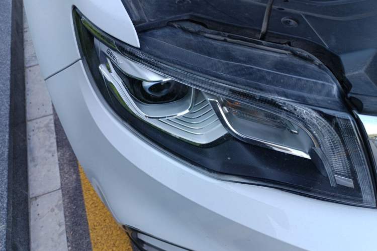 Used Geely Auto Emgrand X7 Sport 2020 1.8TD DCT Two-Wheel Drive Smart Connect 4G-Enabled Version Right Front Headlight