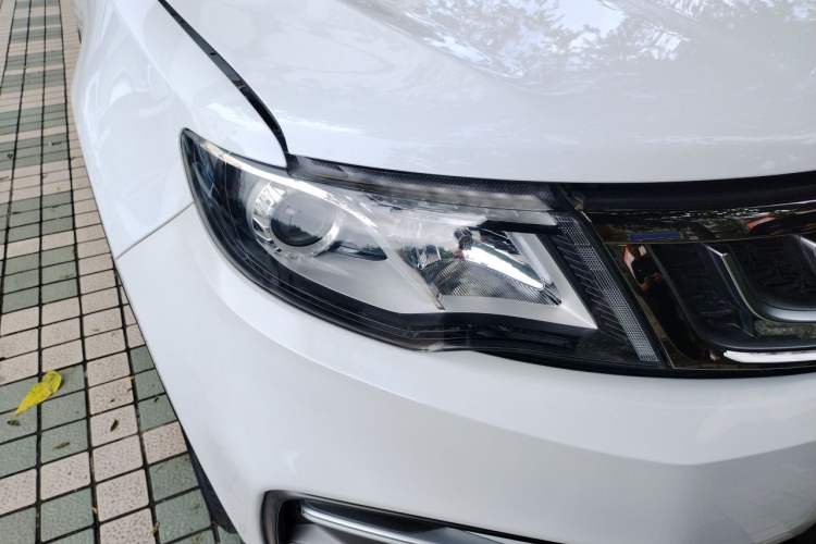 Used Geely Auto Emgrand X7 Sport 2020 1.8TD Manual Two-Wheel Drive Elite Version Right Front Headlight