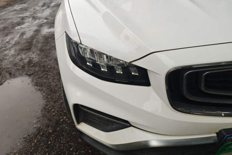 Used Geely Auto Emgrand X7 Sport 2020 1.5TD Automatic Smart Connect PRO Right Front Headlight