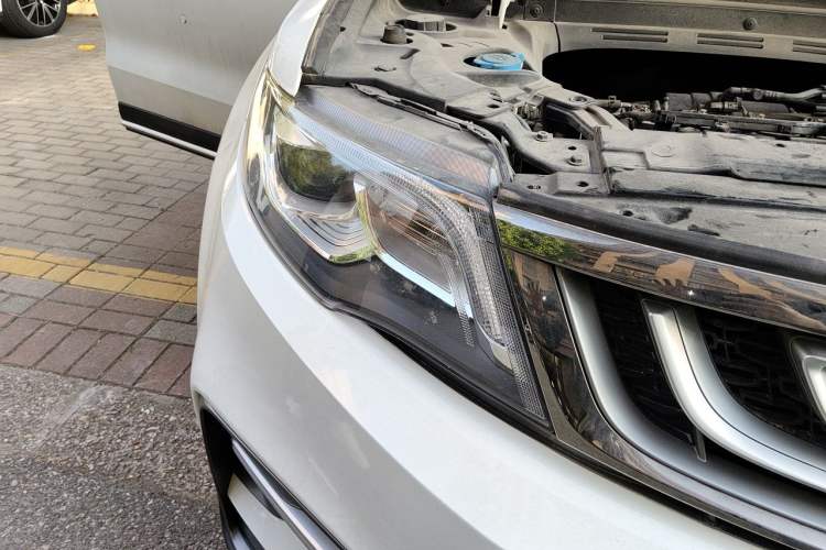 Used Geely Auto Emgrand X7 Sport 2020 1.8TD DCT Two-Wheel Drive Zhiya Model Right Front Headlight
