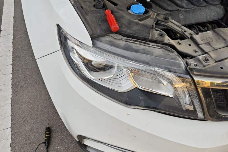 Used Geely Auto Emgrand X7 Sport 2020 1.8TD DCT Two-Wheel Drive Smart Connect 4G-Enabled Version Right Front Headlight