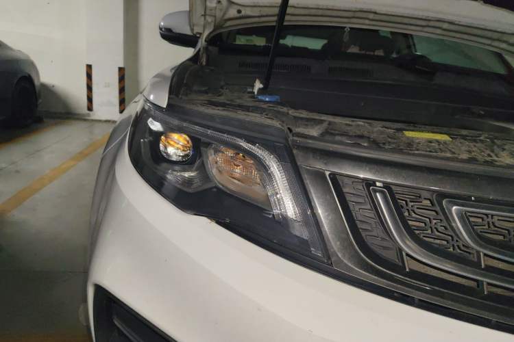 Used Geely Auto Emgrand X7 Sport 2020 1.8TD DCT Two-Wheel Drive Smart Connect 4G-Enabled Version Right Front Headlight