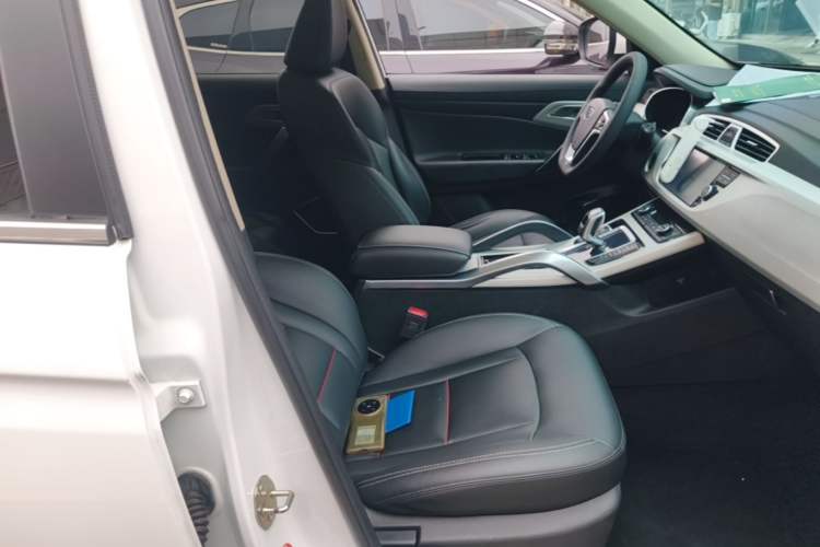 Used Geely Auto Emgrand X7 Sport 2020 1.8TD DCT Two-Wheel Drive Smart Connect 4G-Enabled Version Right Front Seat