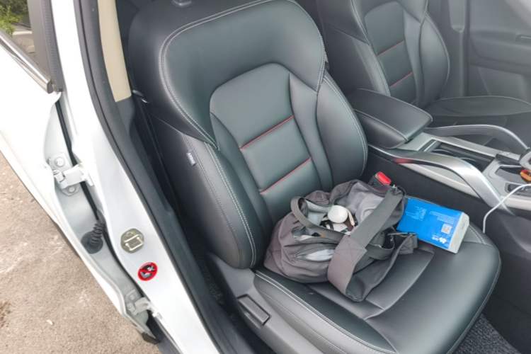 Used Geely Auto Emgrand X7 Sport 2020 1.8TD DCT Two-Wheel Drive Smart Connect 4G-Enabled Version Right Front Seat