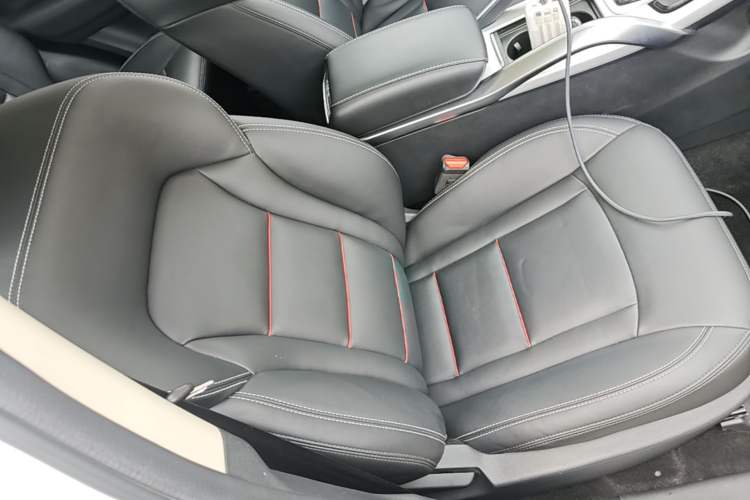 Used Geely Auto Emgrand X7 Sport 2020 1.8TD DCT Two-Wheel Drive Smart Connect 4G-Enabled Version Right Front Seat