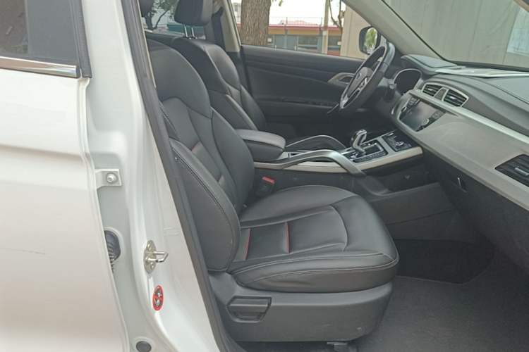 Used Geely Auto Emgrand X7 Sport 2020 1.8TD DCT Two-Wheel Drive Smart Connect 4G-Enabled Version Right Front Seat