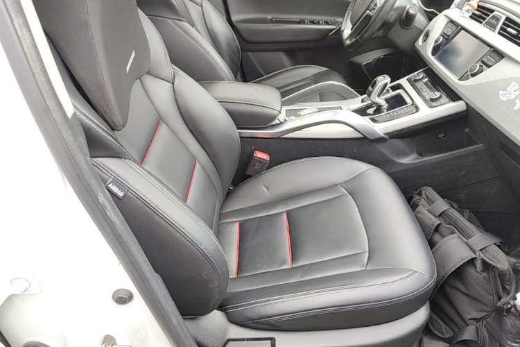 Used Geely Auto Emgrand X7 Sport 2020 1.8TD DCT Two-Wheel Drive Smart Connect 4G-Enabled Version Right Front Seat