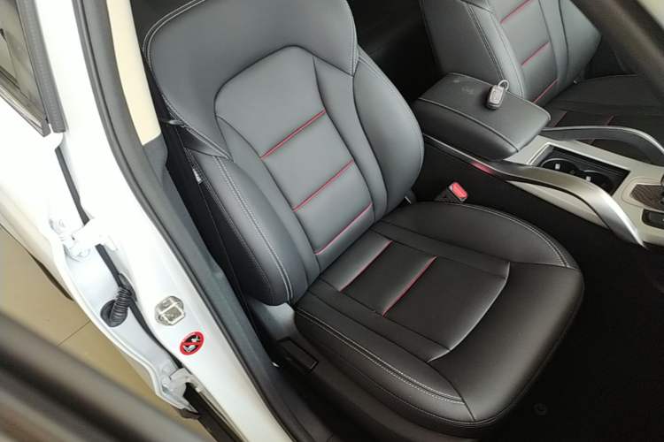 Used Geely Auto Emgrand X7 Sport 2020 1.8TD DCT Two-Wheel Drive Smart Connect 4G-Enabled Version Right Front Seat