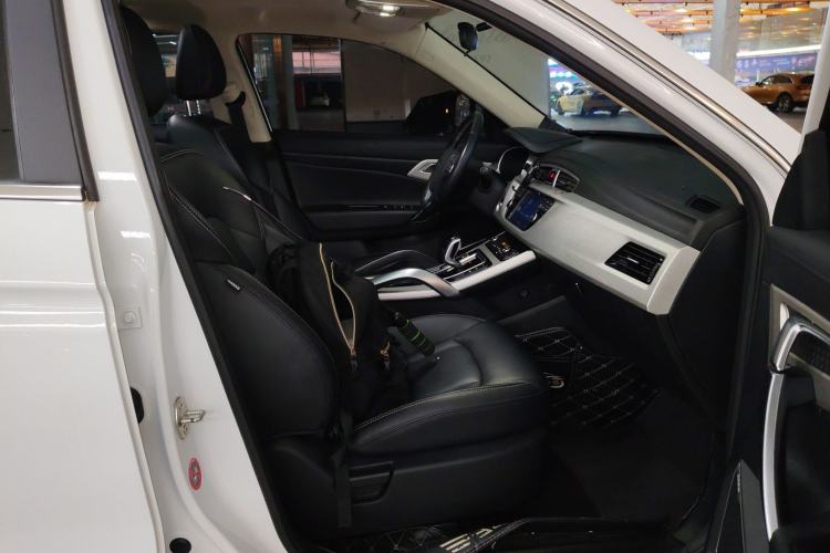 Used Geely Auto Emgrand X7 Sport 2020 1.8TD DCT Two-Wheel Drive Smart Connect 4G-Enabled Version Right Front Seat