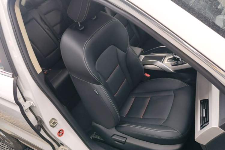 Used Geely Auto Emgrand X7 Sport 2020 1.8TD DCT Two-Wheel Drive Smart Connect 4G-Enabled Version Right Front Seat