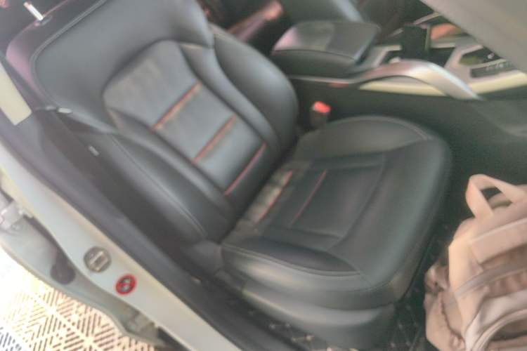 Used Geely Auto Emgrand X7 Sport 2020 1.8TD DCT Two-Wheel Drive Smart Connect 4G-Enabled Version Right Front Seat