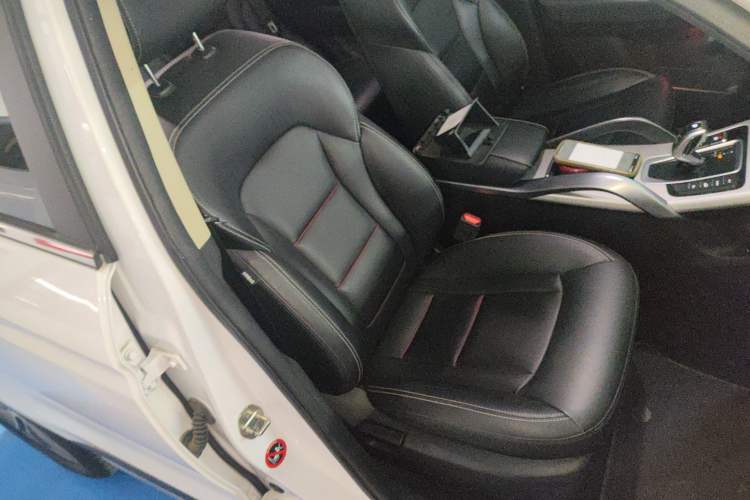 Used Geely Auto Emgrand X7 Sport 2020 1.8TD DCT Two-Wheel Drive Smart Connect 4G-Enabled Version Right Front Seat