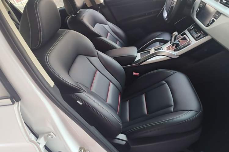 Used Geely Auto Emgrand X7 Sport 2020 1.8TD DCT Two-Wheel Drive Smart Connect 4G-Enabled Version Right Front Seat