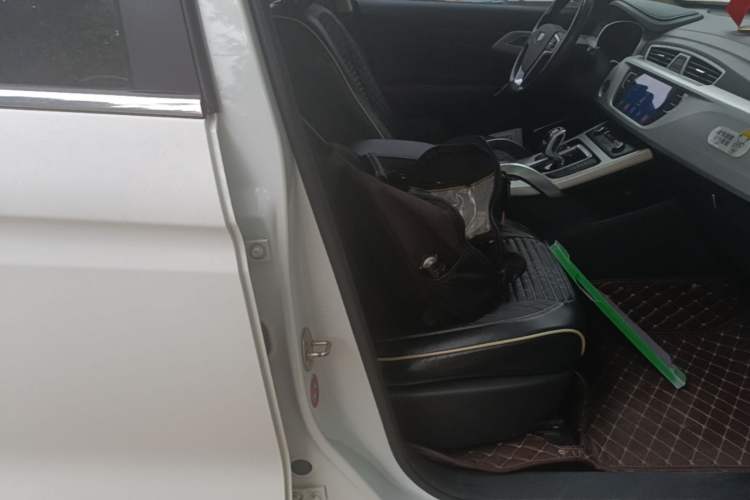 Used Geely Auto Emgrand X7 Sport 2020 1.8TD DCT Two-Wheel Drive Smart Connect 4G-Enabled Version Right Front Seat