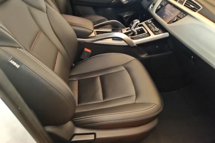 Used Geely Auto Emgrand X7 Sport 2020 1.8TD DCT Two-Wheel Drive Smart Connect 4G-Enabled Version Right Front Seat